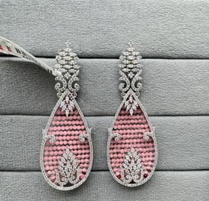 Pendientes elegantes de diseñador para mujer, latón con piedra de circón, ropa de fiesta perfecta, accesorios de moda para regalos de compromiso de boda - Product Image 5