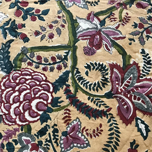 Tela de Algodón Estampada a Mano con Diseño Floral de Vid Multicolor Inspirado en la Mughal sobre Base Beige - Product Image 3