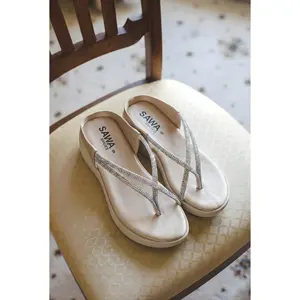 Sandalias de Plataforma con Tacón de Cuña en Crema Perlada, Colección 448 F - Product Image 3