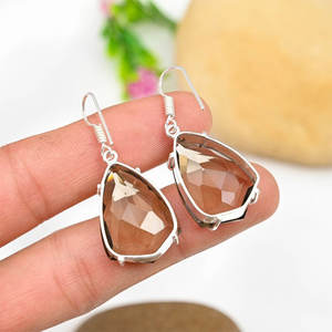 Boucles d'oreilles pendantes en laiton faites à la main, pierre de quartz fumé naturelle 8x10mm, prix de gros - Product Image 5