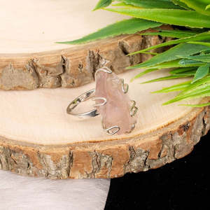 แหวนเงินสเตอร์ลิง92.5พร้อมพลอยควอตซ์ดอกกุหลาบหลวมเครื่องประดับหรูหราด้วยหินธรรมชาติที่ไม่เหมือนใคร - Product Image 1