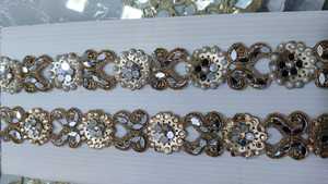 เครื่องปักบนฐานผ้าไหมริบบิ้นและเชือกผูกรองเท้าในดีไซน์ต่างๆและในสี่สีสำหรับชุดแต่งงาน - Product Image 3