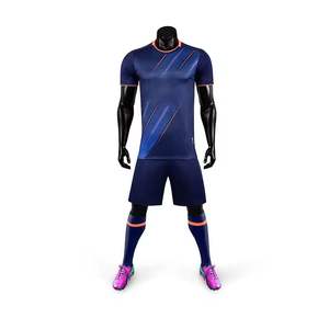 Ensemble d'uniformes de football sublimés personnalisés Kit de maillots et shorts de football d'équipe personnalisés vêtements de sport respirants OEM/ODM - Product Image 4