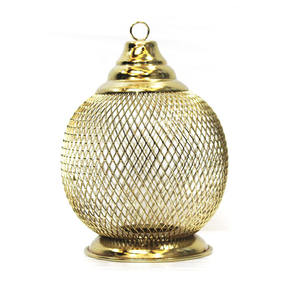 Lanterne suspendue en fer doré et noir Lampe T géométrique décorative pour la maison en métal - Product Image 5