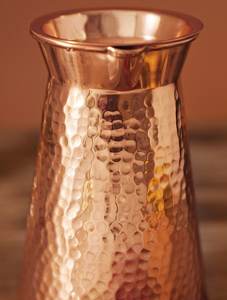 Pichet en cuivre martelé fabriqué à la main en métal élégant récipient à boissons au design antique pour la cuisine à domicile et les fêtes - Product Image 6