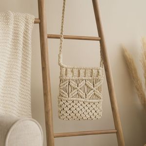 กระเป๋าสะพายมือแบบผูกเชือกมาคราเม่ออกแบบตามต้องการทำจากผ้าฝ้ายธรรมชาติทำด้วยมือในอินเดียสำหรับงานแต่งงาน - Product Image 1
