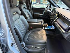 Rivian R1T Adventure Edition 2025, Performance à double moteur AWD, Batterie maximale, Autonomie de 420 milles - Product Image 6