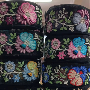 เสื้อคลุมปักลายดอกไม้สไตล์ดูไบสำหรับผู้หญิงมุสลิมขอบลูกไม้เป็นมิตรต่อสิ่งแวดล้อมสำหรับรองเท้าเสื้อผ้ากระเป๋าสำหรับโอกาสพิเศษ - Product Image 1