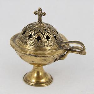 Encensoir suspendu en laiton Sanctum Light Brûleur d'encens d'église vintage pour une ambiance cérémonielle et spirituelle - Product Image 4