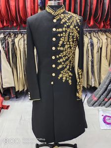 NUEVO ELEGANTE Y HERMOSO NOVIO NEGRO SHERWANI & PANT VESTIDO CON CUENTAS DE CRISTAL EMBELLEZADO, PIEDRA, TRABAJO DABKA para BODA = 2025 - Product Image 2