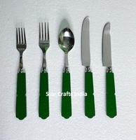 Ensemble de couverts jetables 5 pièces de designer, cuillère, couteau, fourchette, avec manche en résine, finition brillante et polie, design rond, miroir argenté