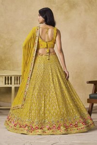 Fournisseur de Lehenga Choli en Georgette avec des broderies de sequins, de zari, de resham et de badla, de Surat Woman Fashion - Product Image 3