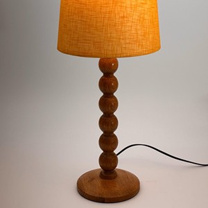 Nueva Lámpara de Escritorio Hecha a Mano con Madera Dura Mixta, Acabado Gris Envejecido y Pantalla de Lino para Iluminación Decorativa de Mesa - Product Image 2