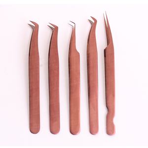 Pince à épiler pour extensions de cils en acier inoxydable durable avec une texture de pointe lisse de couleur dorée pour une précision accrue - Product Image 4