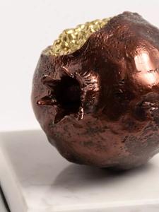 Sculpture moderne en aluminium incroyable, figurine de fruit attrayante, finition dorée de haute qualité, décoration de maison écologique - Product Image 4