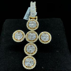 Élégant pendentif croix baguette de qualité supérieure avec bijoux en diamant véritable pour hommes et femmes - Product Image 1