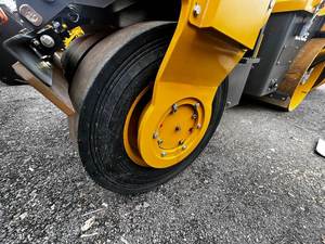 Durable LGCE RC730 Combi Road Roller avec entraînement hydrostatique Kama Diesel Engine Kawasaki Hydraulics Double Drum High Efficiency - Product Image 2