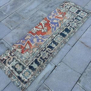 Tapis turc vintage, tapis bleu de 1,9 x 5,5 pieds, tapis oriental - Product Image 2