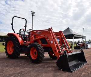 รถแทรกเตอร์เกษตร Kubota M7060 ขับเคลื่อน 4 ล้อ ราคาโรงงาน ขายในราคาถูกมาก - Product Image 3
