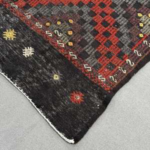 Tapis 6x9,8 pieds, tapis turc vintage, tapis Kilim noir à motifs floraux - Product Image 4