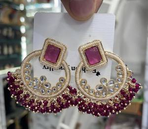 INDIO ÚLTIMO TRADICIONAL KUNDAN CHAPADO EN ORO ALTO CON DISEÑADOR DE PERLAS HERMOSO JUEGO DE PENDIENTES KUNDAN FANCY PARA MUJERES Y NIÑAS - Product Image 1