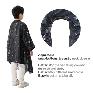 Cape de coupe de cheveux pour enfants avec manches pour garçons et filles - Imprimé spatial noir en polyester confortable et personnalisable - Product Image 3