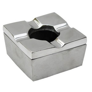 Cendrier moderne en métal carré, cendrier en aluminium à bol profond avec 4 supports, finition argentée polie, accessoire de fumeur d'intérieur - Product Image 1