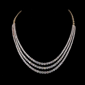Collier tennis de luxe à trois rangs en diamants de laboratoire avec pointeur central |   Fabricant OEM de bijoux fins sur mesure - Product Image 1