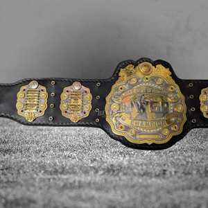 Diseño personalizado Wwe Campeonato Indiscutido Cinturones de lucha libre Sialkot Pakistán Correa de cuero Campeón mundial de peso pesado Ronpex - Product Image 5