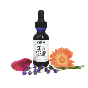 Suero Facial Botánico en Oferta, 1oz - Ácido Hialurónico con Aroma a Limón para un Tono de Piel Uniforme - Product Image 1