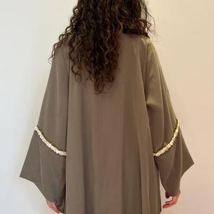 Abaya en soie satinée longue de luxe sur mesure en gros pour femmes Dubaï Manches à volants Vêtements islamiques élégants Turquie Traditionnel musulman - Product Image 3