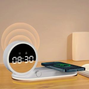 Cargador Inalámbrico 3 en 1 en Oferta, Carga Rápida de 15 W para Dispositivos Móviles con Reloj Despertador Digital, Luz Nocturna Integrada con Soporte - Product Image 6