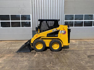 Chargeuse compacte sur pneus CAT 246D3 d'occasion pour travaux agricoles, de construction et de chantier - Product Image 3