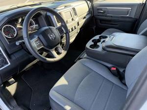 2022 Ram 1500 Soigneusement Utilisé Classic Warlock 4dr Crew Cab 5.6 ft SB - Product Image 3