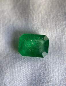 ESMERALDA NATURAL FACETADA SUelta de 0.90 quilates, forma octogonal, para joyería. - Product Image 3