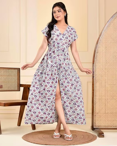 Vestido cruzado de seda crepé con manga casquillo floral blanco moderno perfecto para fiestas de brunch y reuniones al aire libre - Product Image 3