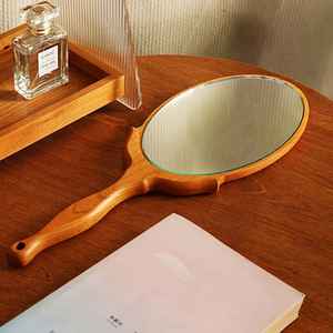 Elegante espejo de mano de madera hecho a mano de madera natural, que ofrece un acabado suave y un aspecto elegante para el uso diario. - Product Image 1