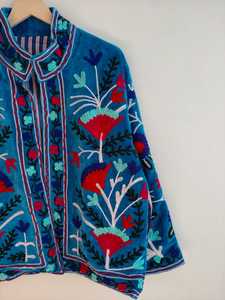 Veste en velours suzani faite à la main, broderie ethnique artisanale, manteau d'hiver bohème, tenue artistique de festival, veste suzani pour femmes - Product Image 4