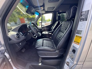 Mercedes-Benz Sprinter Cargo Van 3500XD 2024, Tracción en las Cuatro Ruedas, Motor Diésel de 2.0L y 4 Cilindros de Alto Rendimiento, Minivan - Product Image 5
