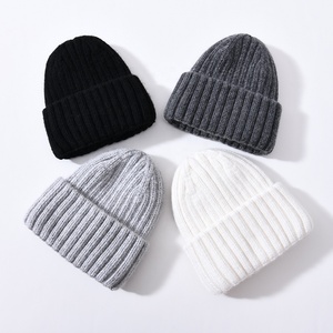 Conjunto de gorro y bufanda de punto grueso Unisex de invierno cálido al por mayor con lazos y patrones de puntos Spandex/poliéster listo para la playa - Product Image 4