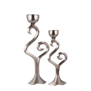 Ensemble de bougeoirs décoratifs de luxe au fini antique Support élégant pour la décoration de la maison et des événements au meilleur prix - Product Image 1