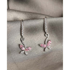 ต่างหูแฟชั่นรูปผีเสื้อสีชมพูเงินเก๋ไก๋ - Product Image 2