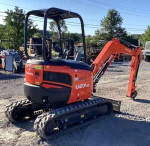 Vente flash : Excavatrice sur chenilles U27-4, modèle 2022, moteur 26,5 CV, rapports d'inspection complets, certificat EPA, prête à l'emploi - Product Image 3