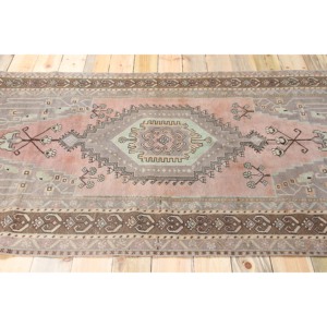 Tapis turc vintage écologique à franges 4,3x8,7 pieds, patchwork vert et marron, en laine avec envers en latex - Product Image 3