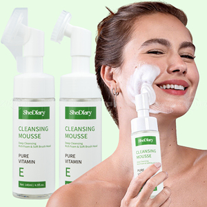 โฟมล้างหน้าสูตรอ่อนโยน ขจัดเครื่องสำอาง บำรุงผิวชุ่มชื้น วิตามินอี กรดอะมิโน ขนาด 140 มล. พร้อมแปรงซิลิโคน - Product Image 1