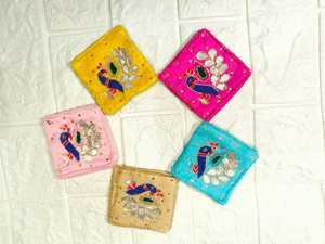 Bolsas para monedas de seda al por mayor con bordado de cuentas de pavo real para boda india regalo de dama de honor Mehndi favores ocasiones festivas - Product Image 3