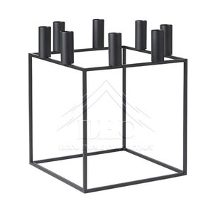 Elegante candelabro vintage de hierro forjado con detalles artísticos de metal para una elegante decoración del hogar y el centro de mesa de la boda - Product Image 1