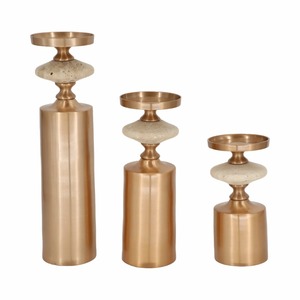 Bougeoir élégant en métal doré Centre de table décoratif Bougeoir moderne en fer pour décoration de salon et de chambre à coucher - Product Image 1