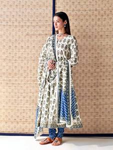 Ensemble trois pièces Kavya Designer Anarkali : Robe, pantalon et dupatta en pur coton cambric imprimé numérique avec doublure intérieure - Product Image 3