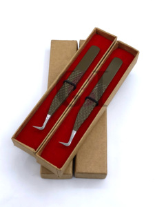 Venta al por mayor nuevo producto Mocha Color Powder Coating 90 grados Diamond Grip Punta de plata Pinzas de extensión de pestañas Instrumentos de belleza - Product Image 2